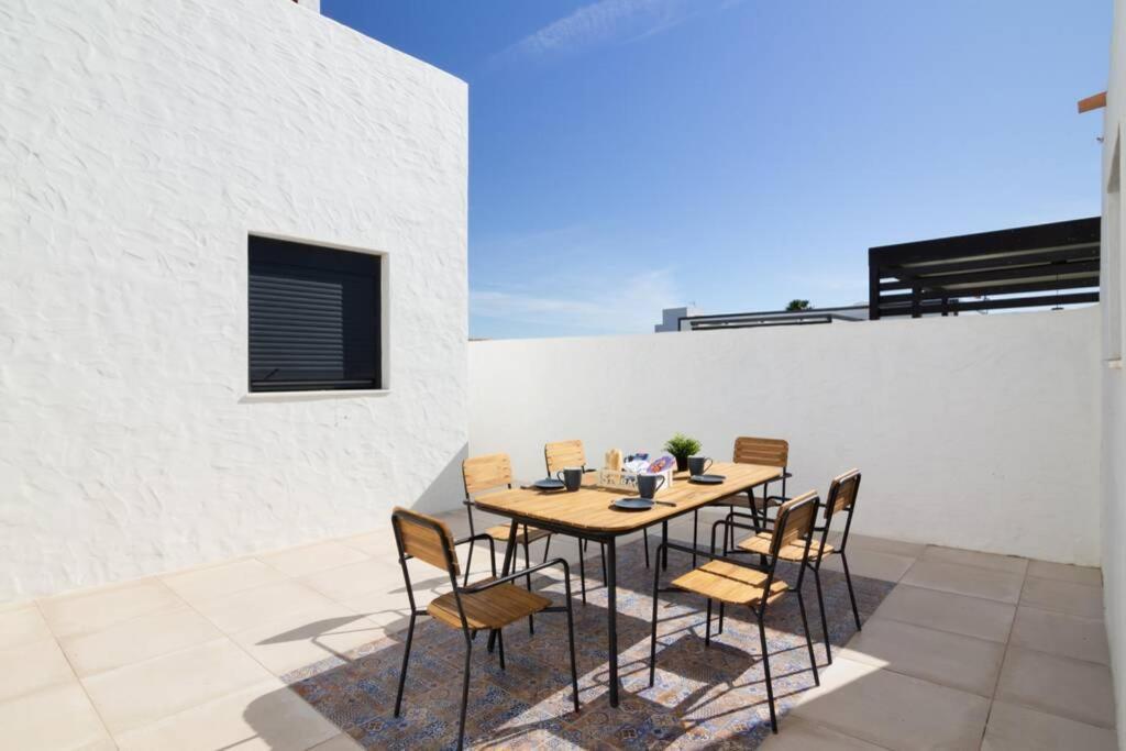Villa Preciosas Con Jardin Y Vistas Al Faro, A 700m De La Playa
